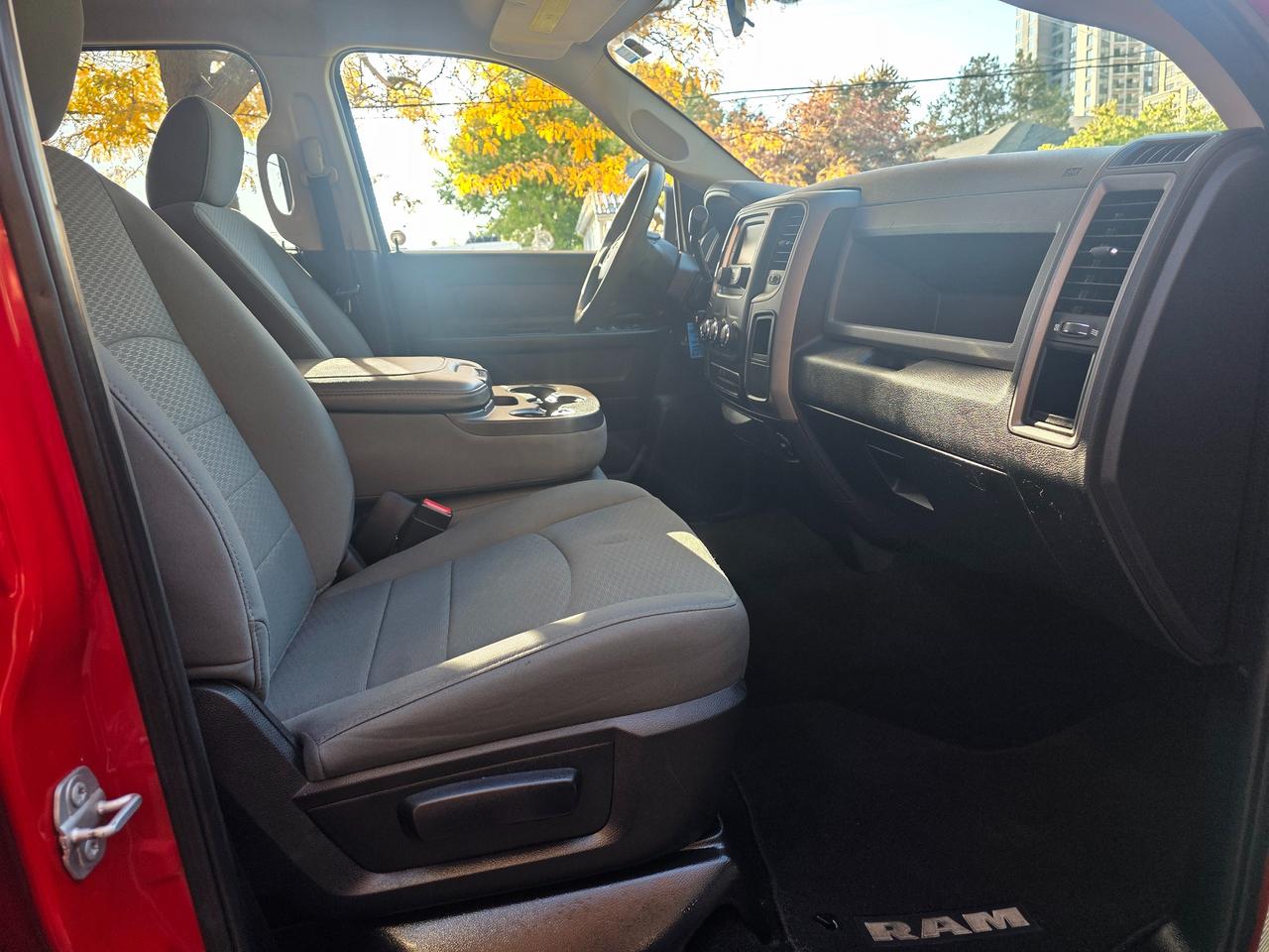 2018 RAM 1500 Express 4x4 Crew Cab Photo