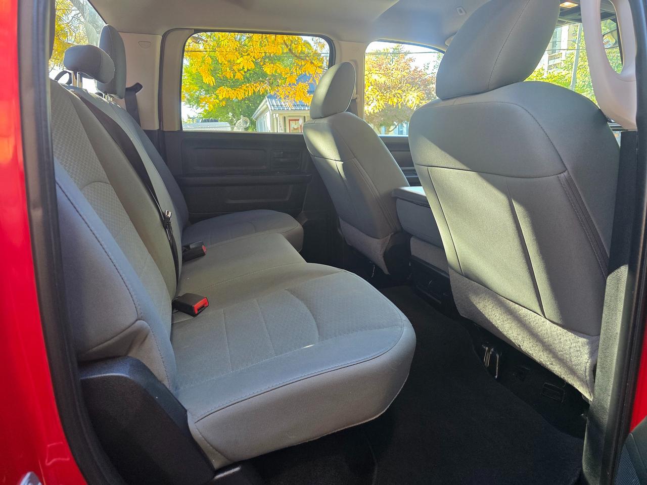 2018 RAM 1500 Express 4x4 Crew Cab Photo