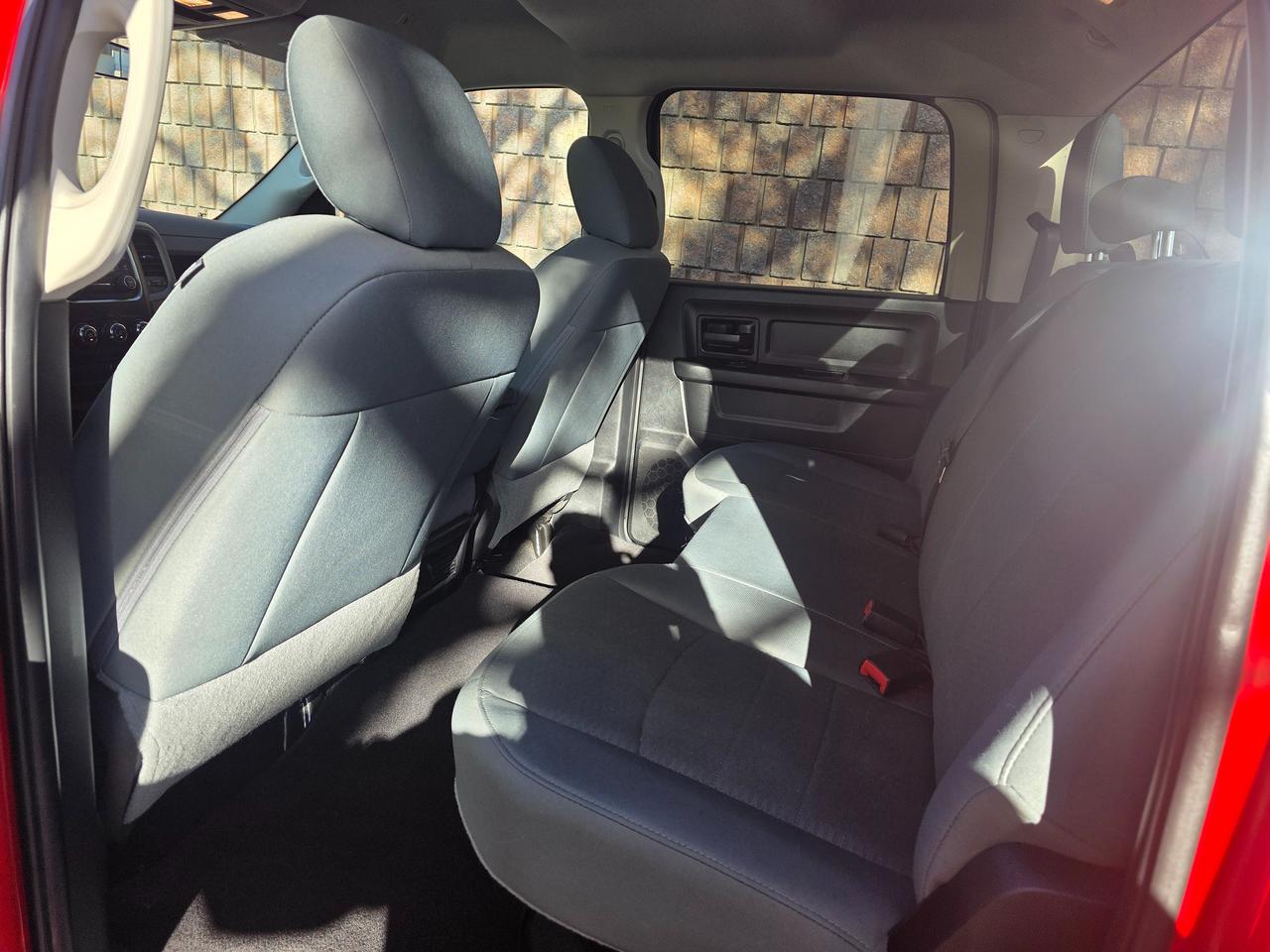 2018 RAM 1500 Express 4x4 Crew Cab Photo