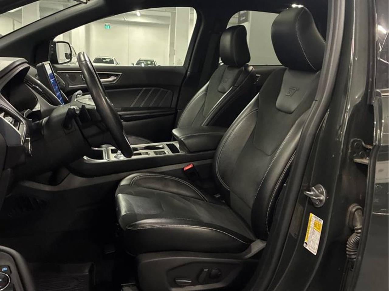 2022 Ford Edge ST AWD | Split Leather | Panoramic Sunroof | Heated Seats + Steering | Remote Start | and More ! Photo