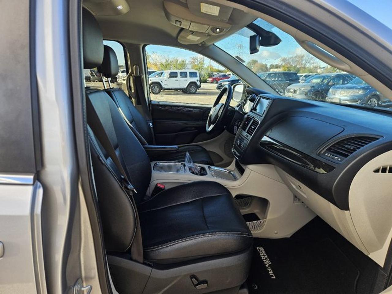 2019 Dodge Grand Caravan Crew Plus | Navi | Leather | Bluetooth | Power Tailgate + Sliding Doors| and More ! Photo