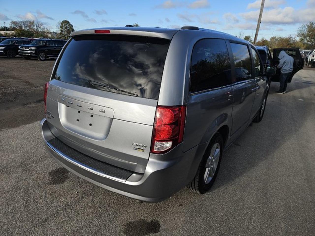 2019 Dodge Grand Caravan Crew Plus | Navi | Leather | Bluetooth | Power Tailgate + Sliding Doors| and More ! Photo