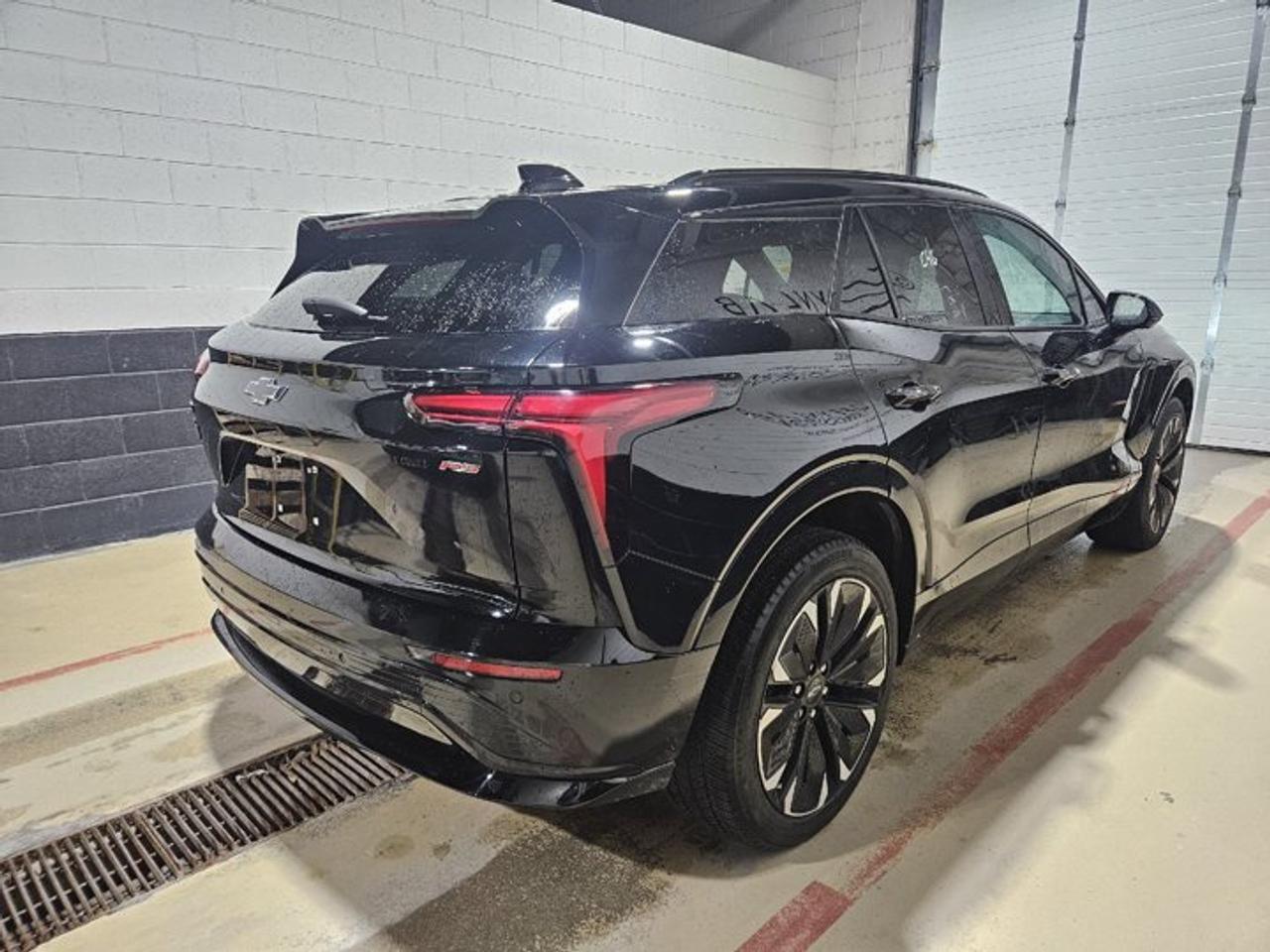 2024 Chevrolet Blazer EV eAWD RS | Split Leather | Heated + Cooled Seats | Adaptive Cruise | Remote Start | BSM and More ! Photo
