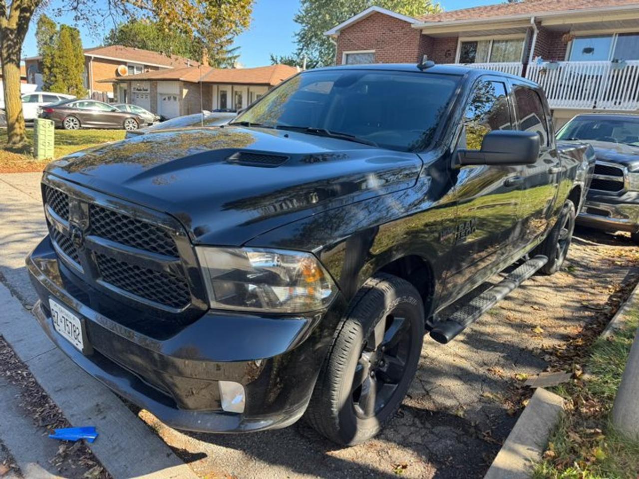 2023 RAM 1500 Classic Express Crew Cab 5.7L Hemi 4x4 | Night Edition | Sport Hood | Bucket Seats | Wheel Group & More ! Photo