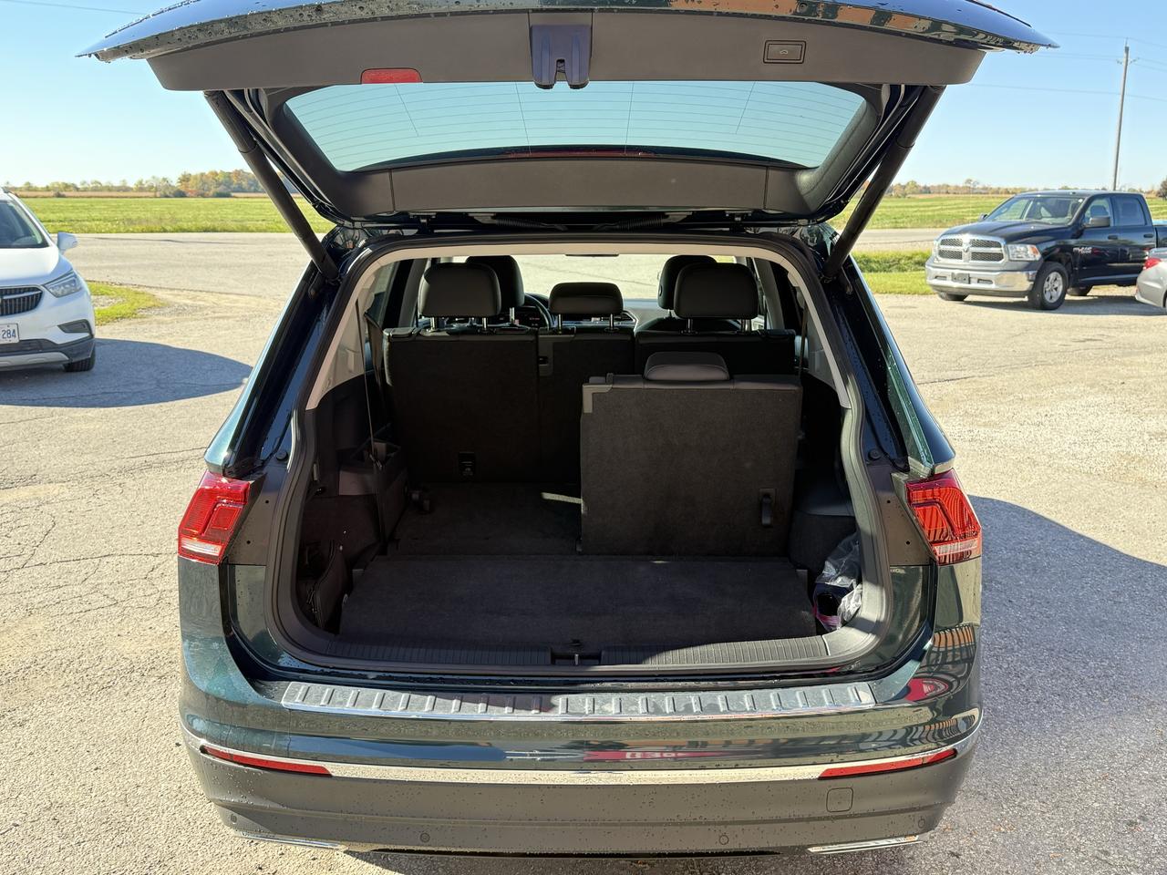 2019 Volkswagen Tiguan SEL | 7 Passenger | Backup Camera | Sunroof Photo4