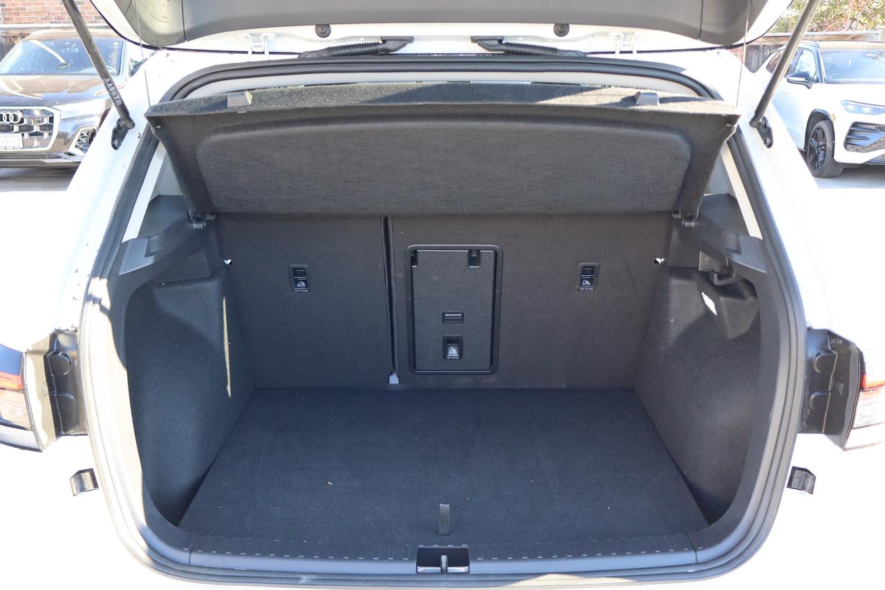2026 Volkswagen Taos Comfortline Black Edition 4MOTION Photo
