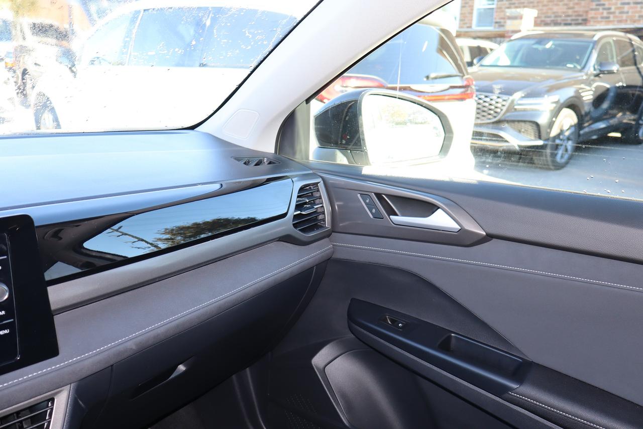 2026 Volkswagen Taos Comfortline Black Edition 4MOTION Photo