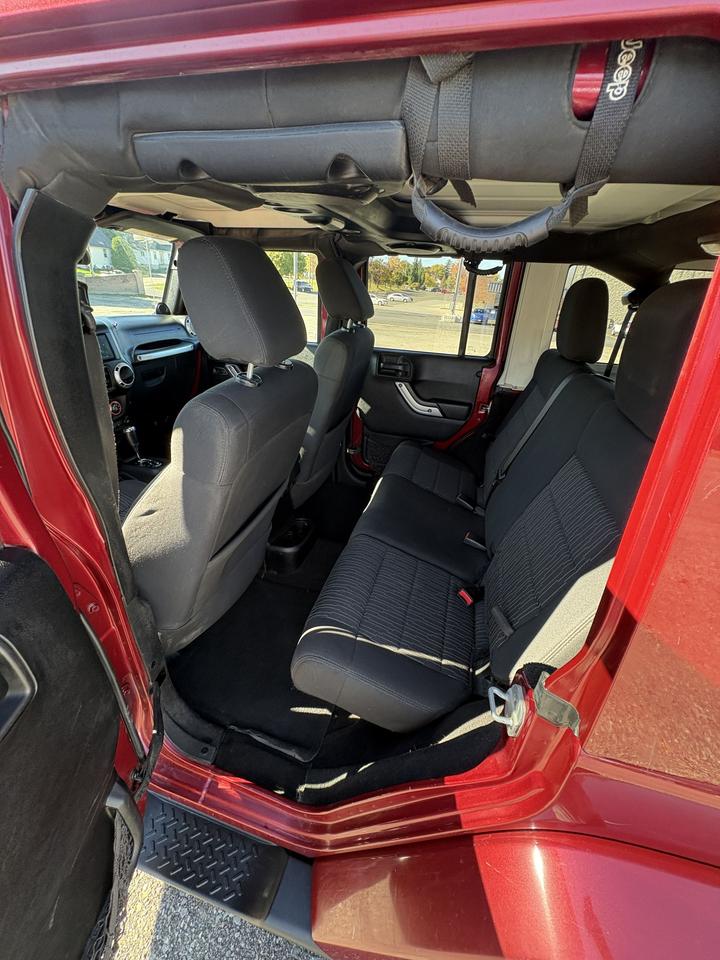 2012 Jeep Wrangler Sahara Photo