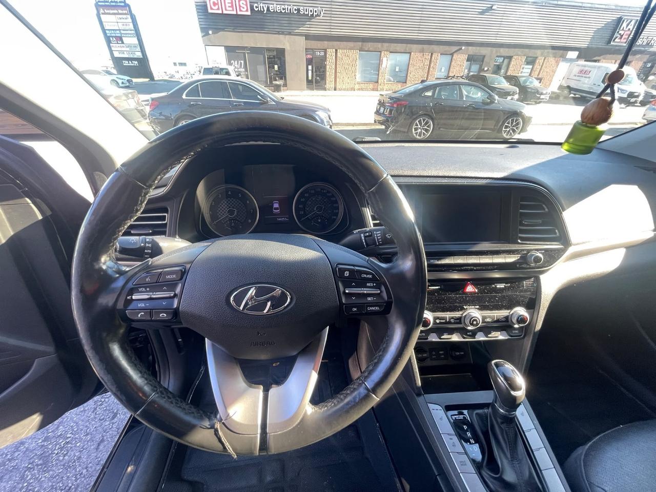 2020 Hyundai Elantra Luxury| CLEAN TITLE | Photo