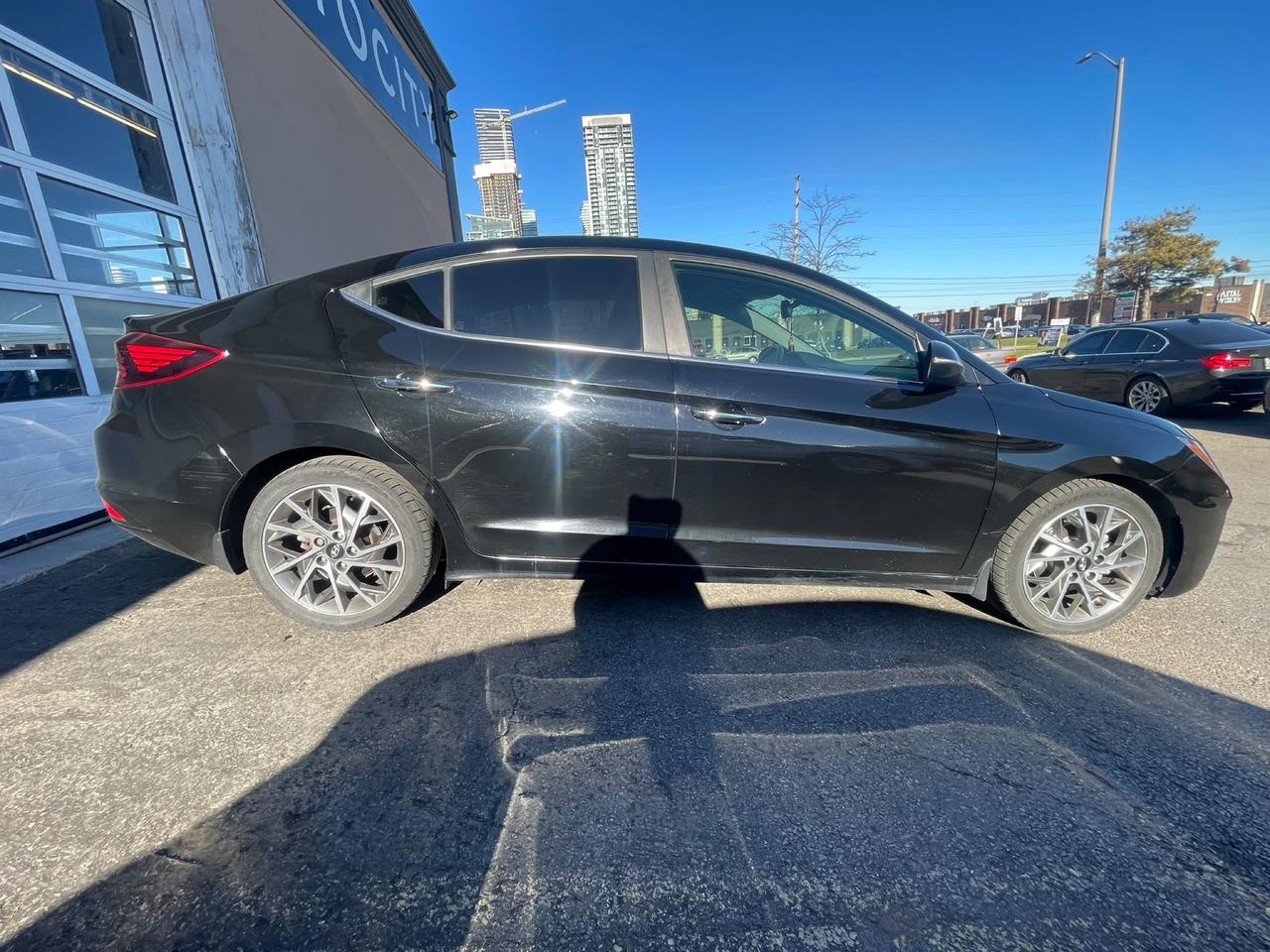 2020 Hyundai Elantra Luxury| CLEAN TITLE | Photo