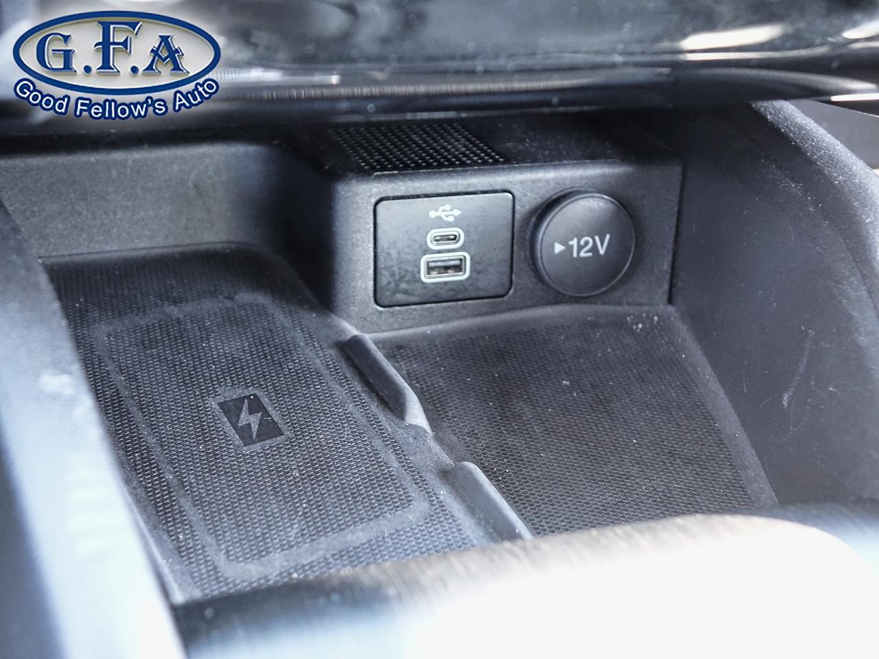 2024 Ford Escape PLATINUM MODEL, AWD, LEATHER SEATS, REARVIEW CAMER Photo