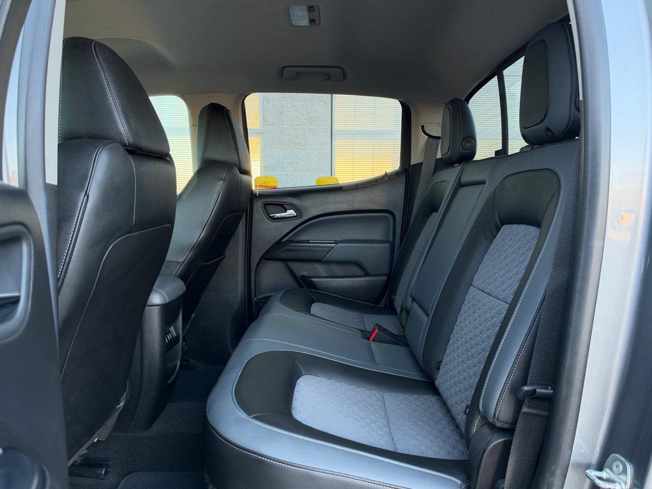 2018 Chevrolet Colorado Z71-ONE OWNER+DEALER SERVICED! Photo