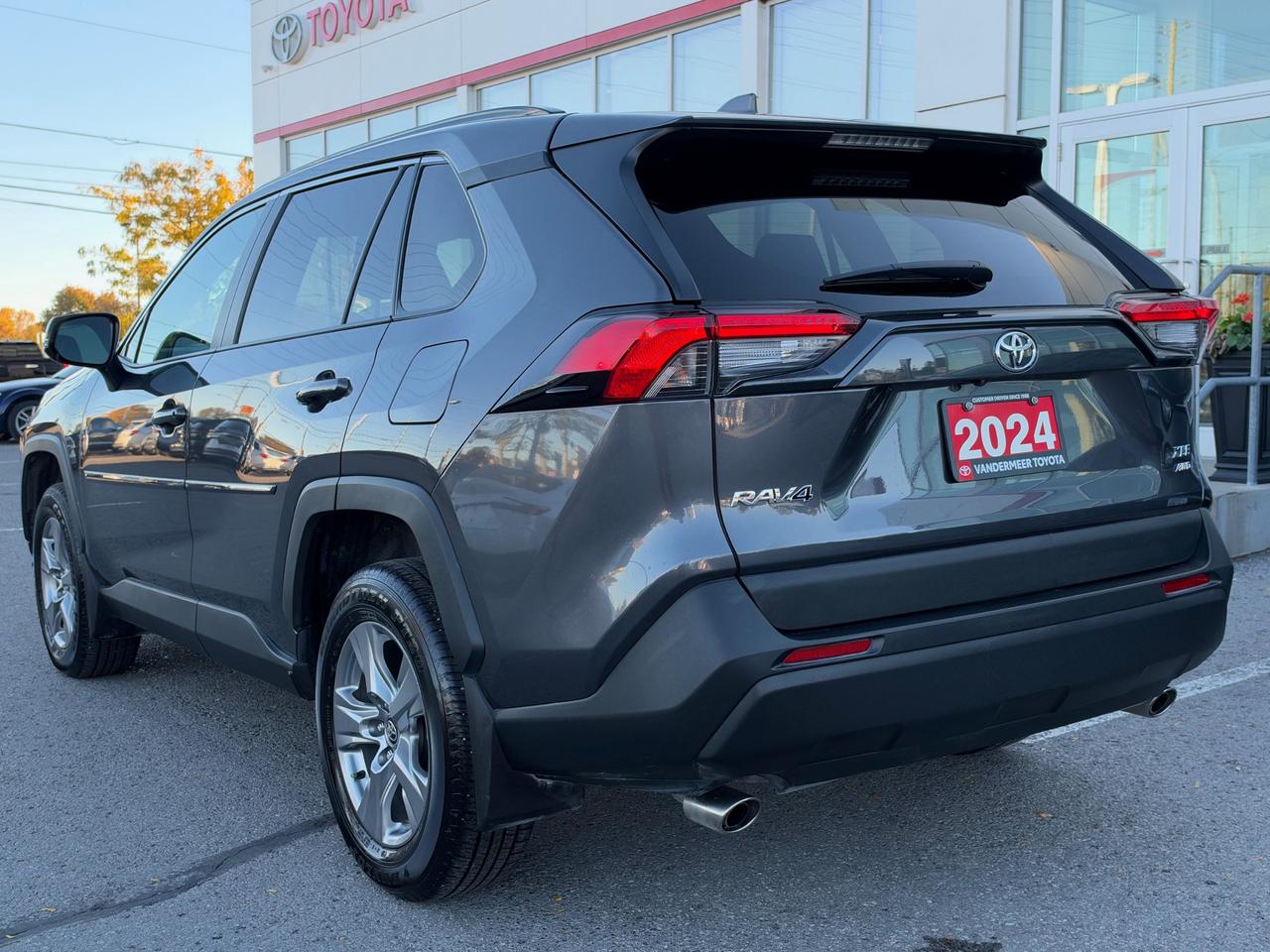 2024 Toyota RAV4 XLE AWD-ONE OWNER-BOUGHT+SERVICED HERE! Photo4