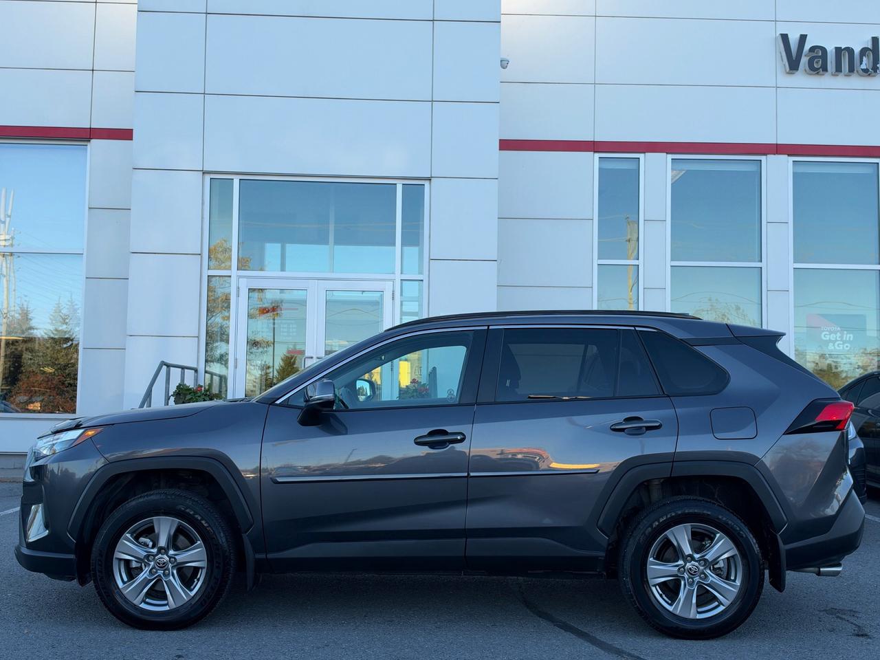 2024 Toyota RAV4 XLE AWD-ONE OWNER-BOUGHT+SERVICED HERE! Photo
