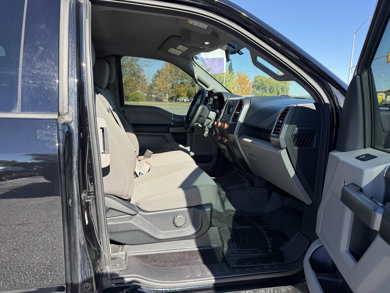 2017 Ford F-150 4WD SUPERCAB 145" XTR 103,000KM Photo