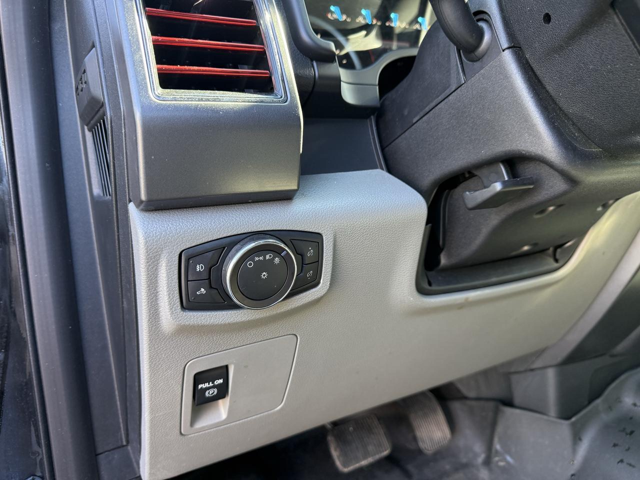 2017 Ford F-150 4WD SUPERCAB 145" XTR 103,000KM Photo