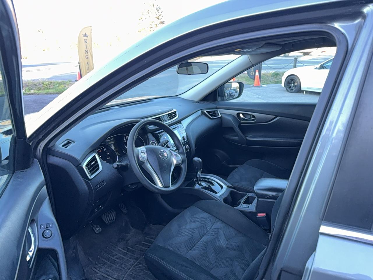2016 Nissan Rogue SV Photo