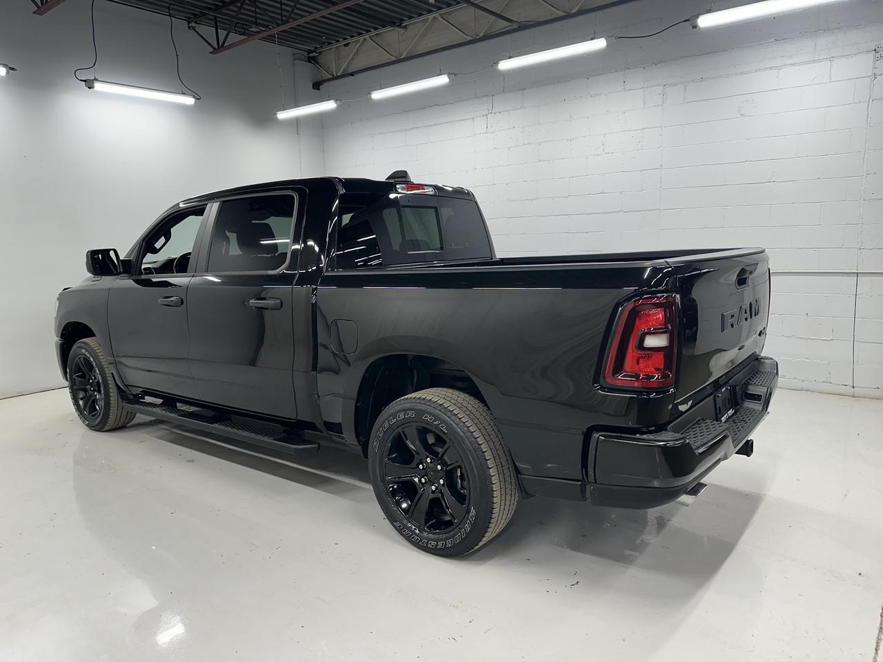 2025 RAM 1500 Tradesman 4x4 Crew Cab 5'7" Box Photo4
