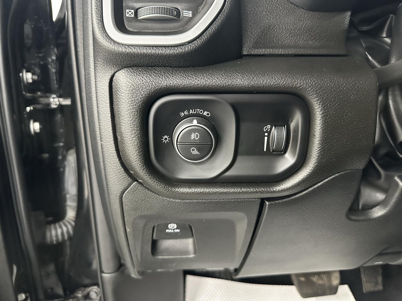 2025 RAM 1500 Tradesman 4x4 Crew Cab 5'7" Box Photo12