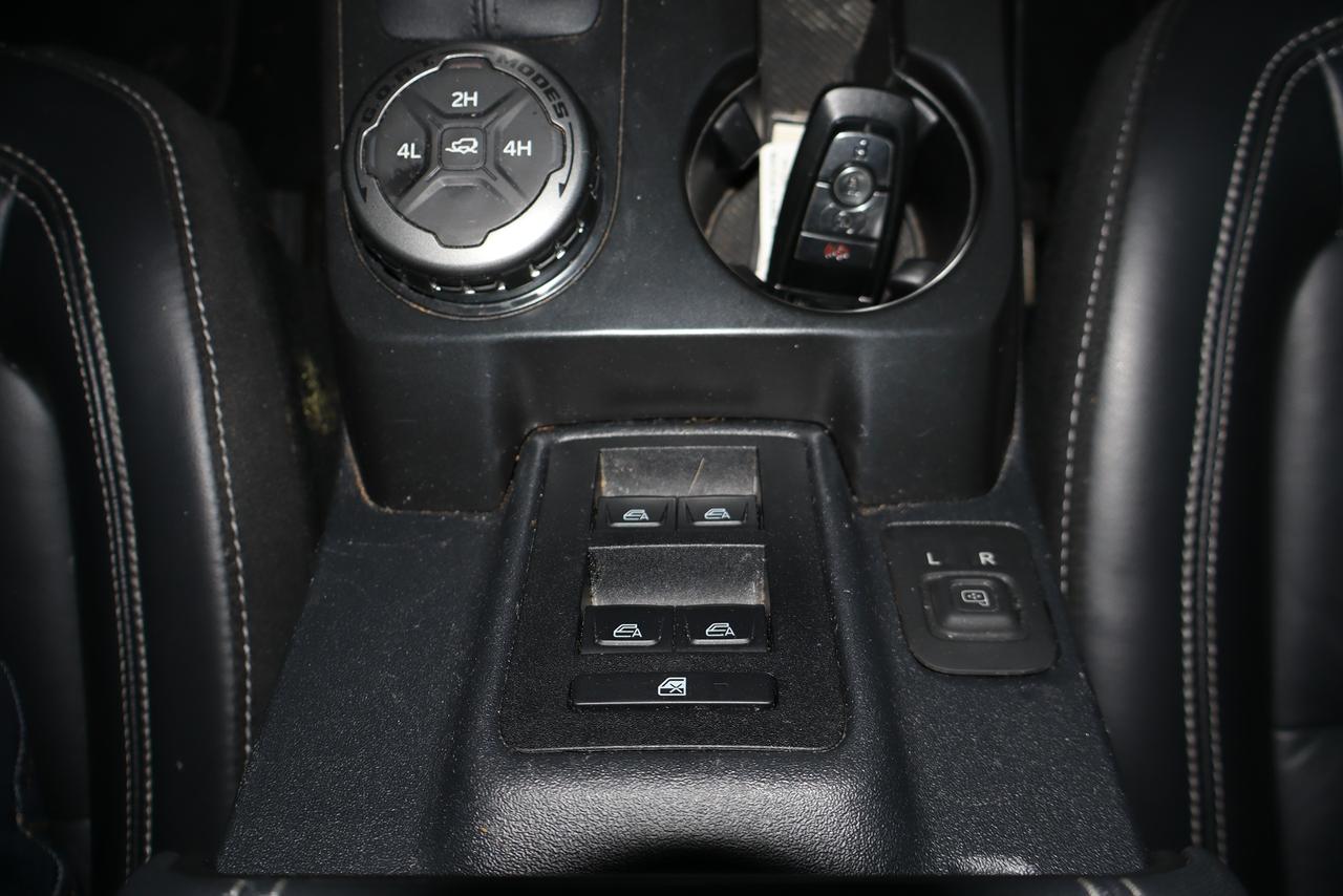 2026 Ford Bronco OUTER BANKS 4 DOOR 4X4 Photo