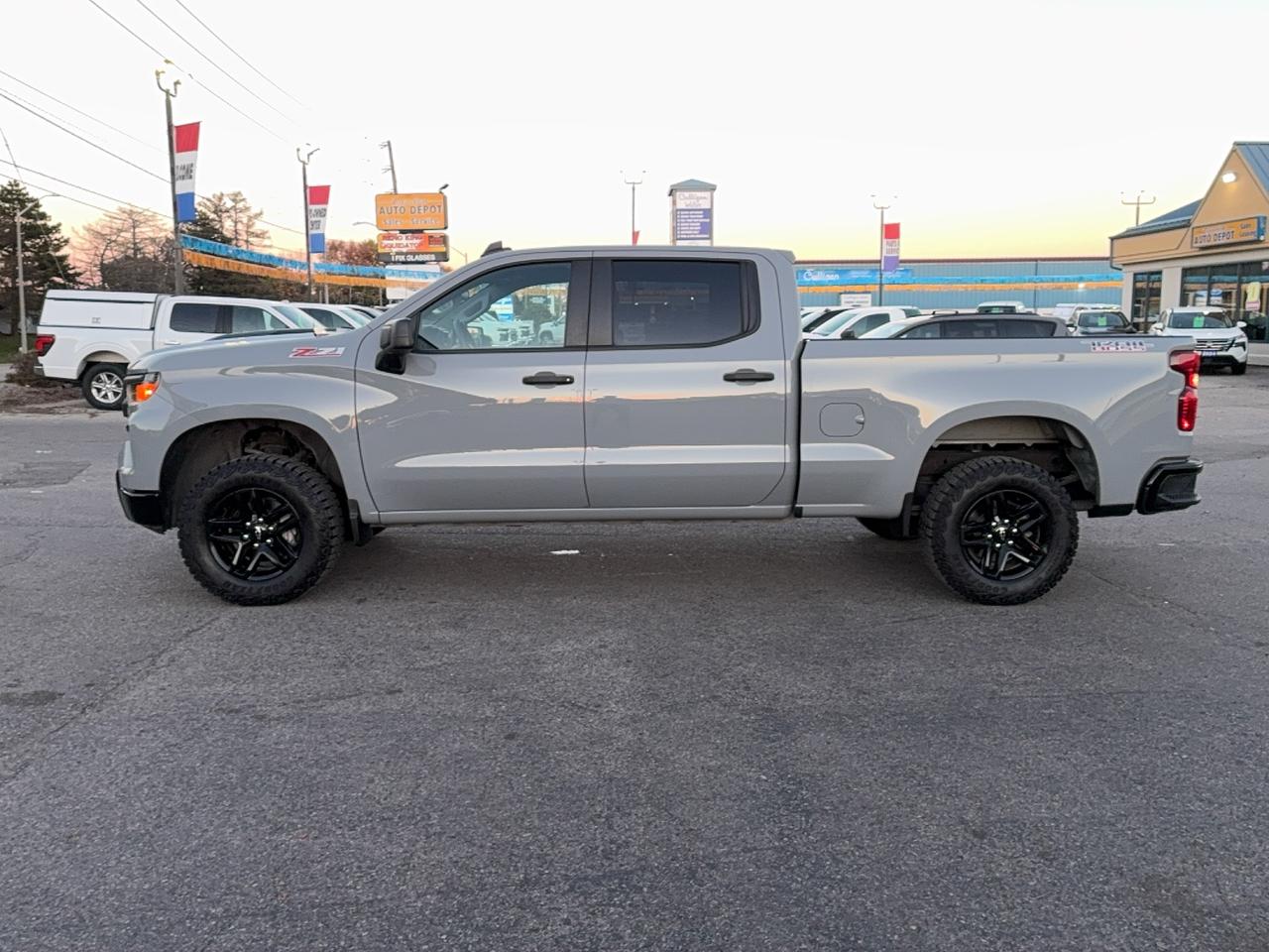2024 Chevrolet Silverado 1500 CustomTraiBoss 4WD Z71 CrewCab 5.3L 8cyl 6'7"Box Photo