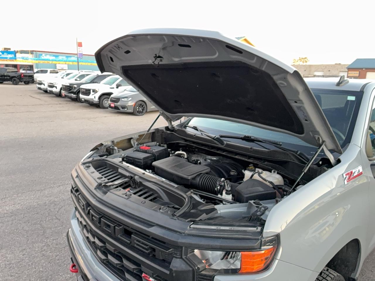 2024 Chevrolet Silverado 1500 CustomTraiBoss 4WD Z71 CrewCab 5.3L 8cyl 6'7"Box Photo