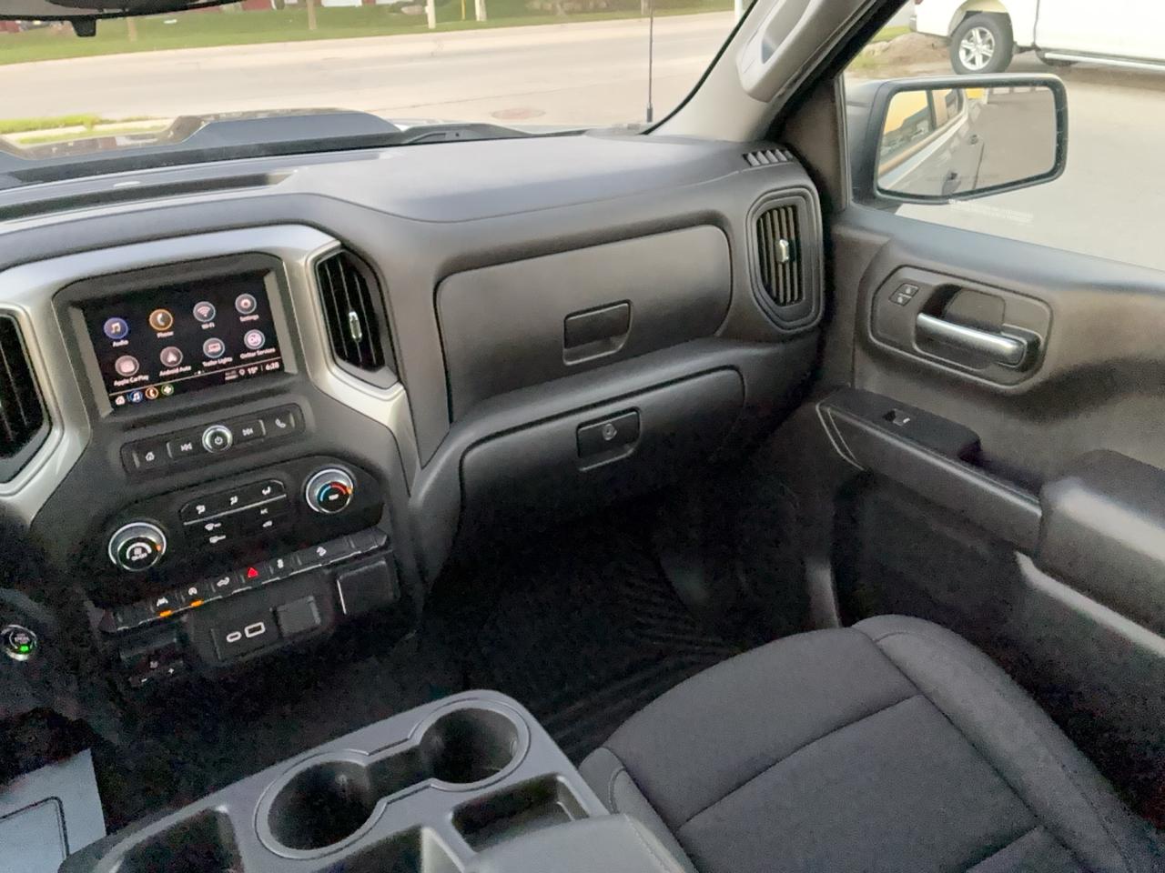 2024 Chevrolet Silverado 1500 CustomTraiBoss 4WD Z71 CrewCab 5.3L 8cyl 6'7"Box Photo