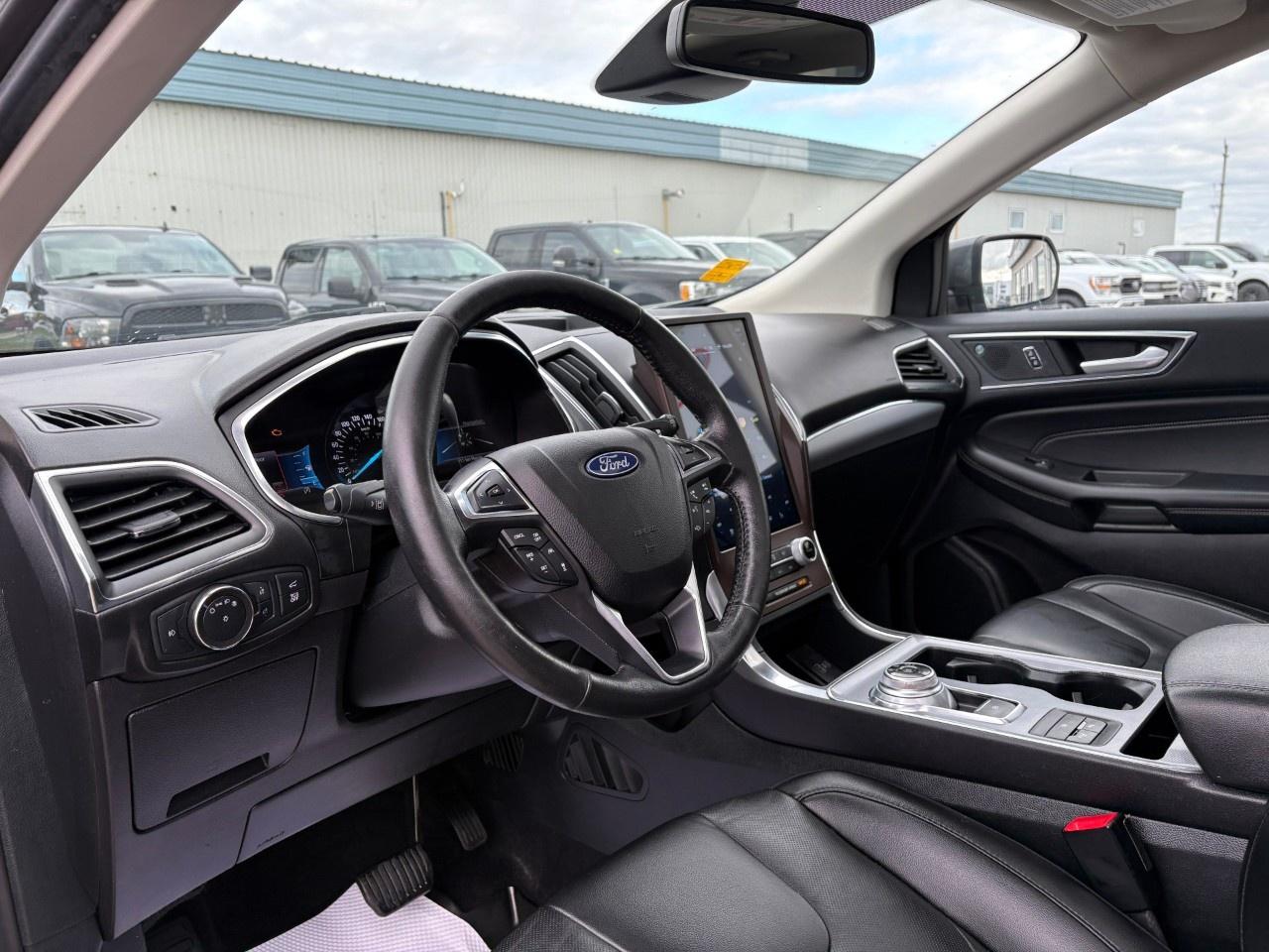 2021 Ford Edge Titanium AWD Photo