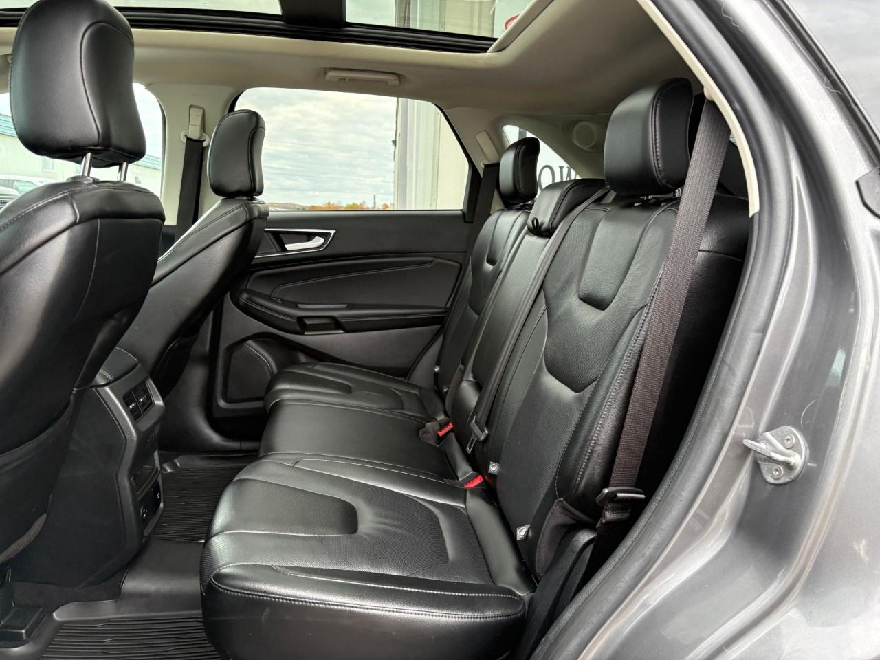 2021 Ford Edge Titanium AWD Photo