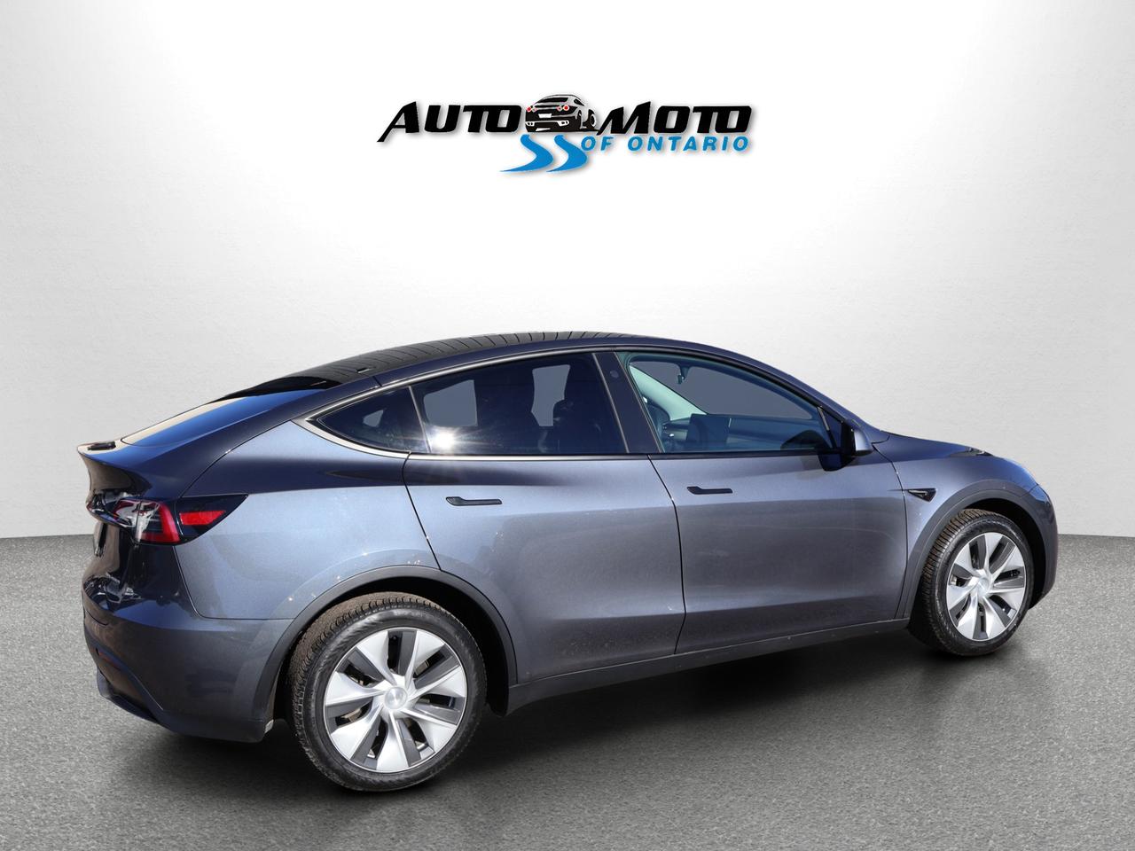 2023 Tesla Model Y LONG RANGE DUAL MOTOR AWD *ACCIDENT FREE*1 OWNER*2ND WINTER* CAMERA NAV BLUETOOTH LEATHRE HEATED SEATS CRUISE Photo