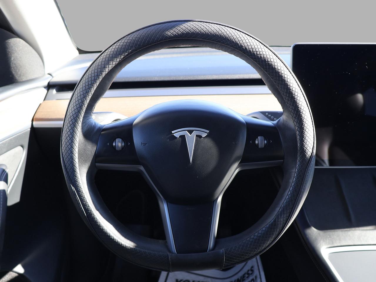 2023 Tesla Model Y LONG RANGE DUAL MOTOR AWD *ACCIDENT FREE*1 OWNER*2ND WINTER* CAMERA NAV BLUETOOTH LEATHRE HEATED SEATS CRUISE Photo
