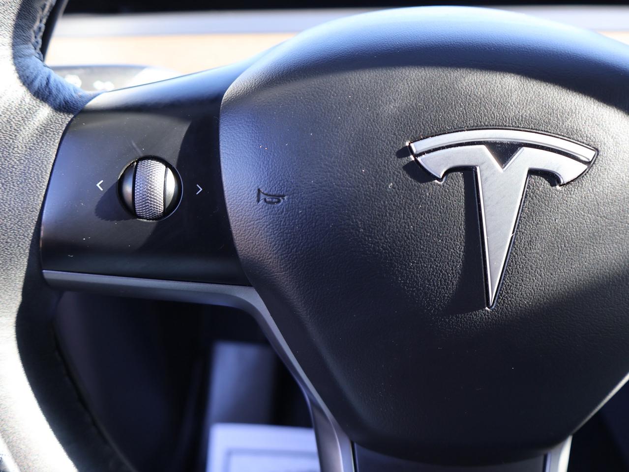 2023 Tesla Model Y LONG RANGE DUAL MOTOR AWD *ACCIDENT FREE*1 OWNER*2ND WINTER* CAMERA NAV BLUETOOTH LEATHRE HEATED SEATS CRUISE Photo