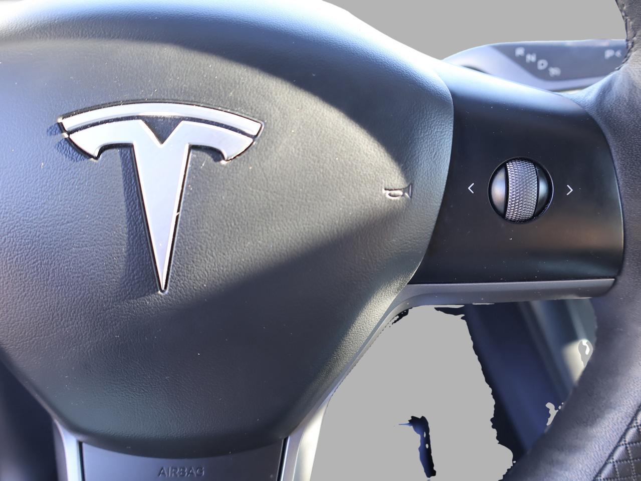 2023 Tesla Model Y LONG RANGE DUAL MOTOR AWD *ACCIDENT FREE*1 OWNER*2ND WINTER* CAMERA NAV BLUETOOTH LEATHRE HEATED SEATS CRUISE Photo