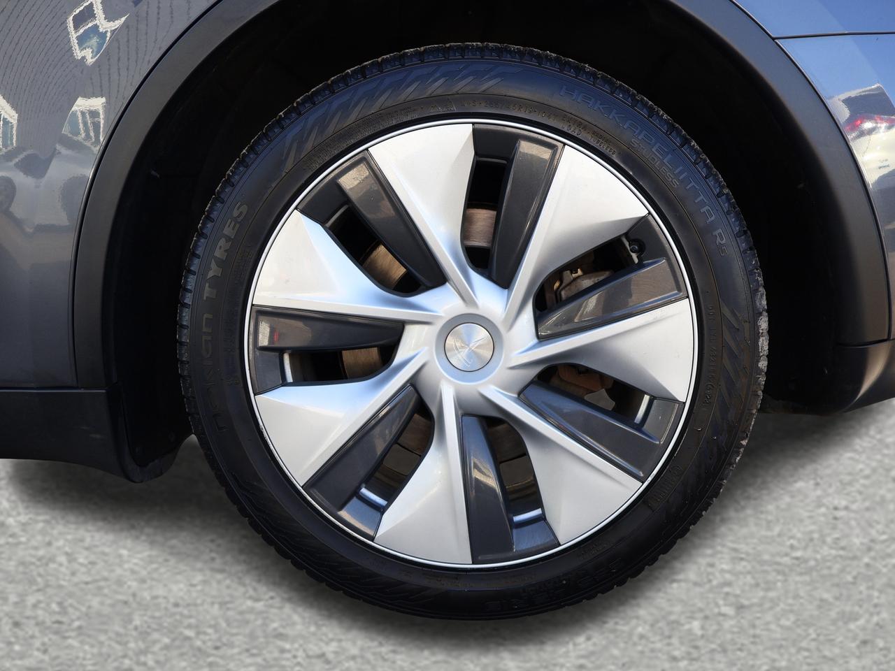 2023 Tesla Model Y LONG RANGE DUAL MOTOR AWD *ACCIDENT FREE*1 OWNER*2ND WINTER* CAMERA NAV BLUETOOTH LEATHRE HEATED SEATS CRUISE Photo