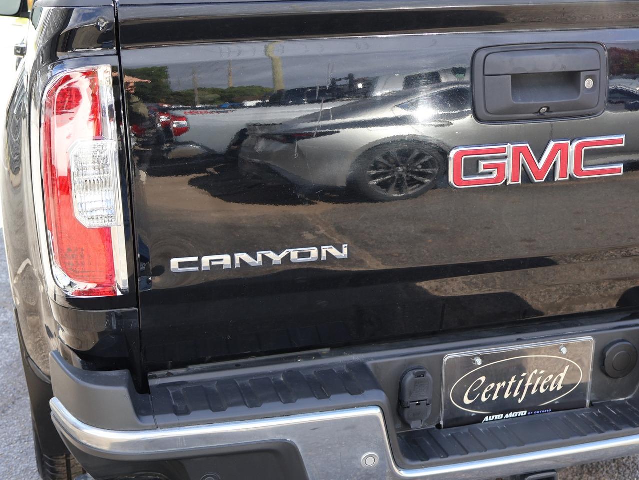 2019 GMC Canyon TURBO DIESEL SLE 4WD *ACCIDENT FREE*GMC MAINTAIN* CAMERA BLUETOOTH HEATED SEATS CRUISE ALLOYS Photo