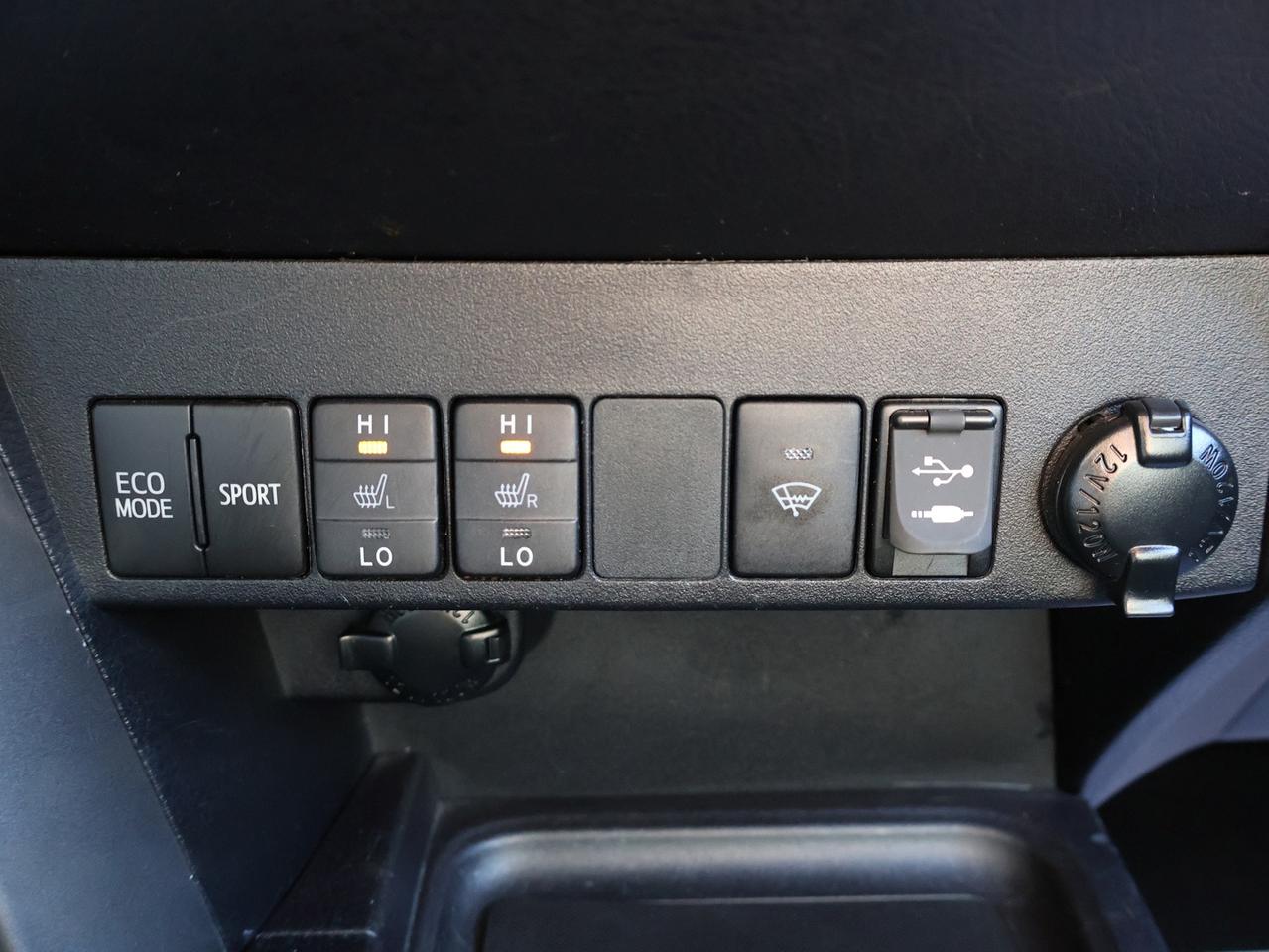 2018 Toyota RAV4 SE AWD CERTIFIED CAMERA NAV BLUETOOTH LEATHER HEATED SEATS SUNROOF CRUISE ALLOYS Photo