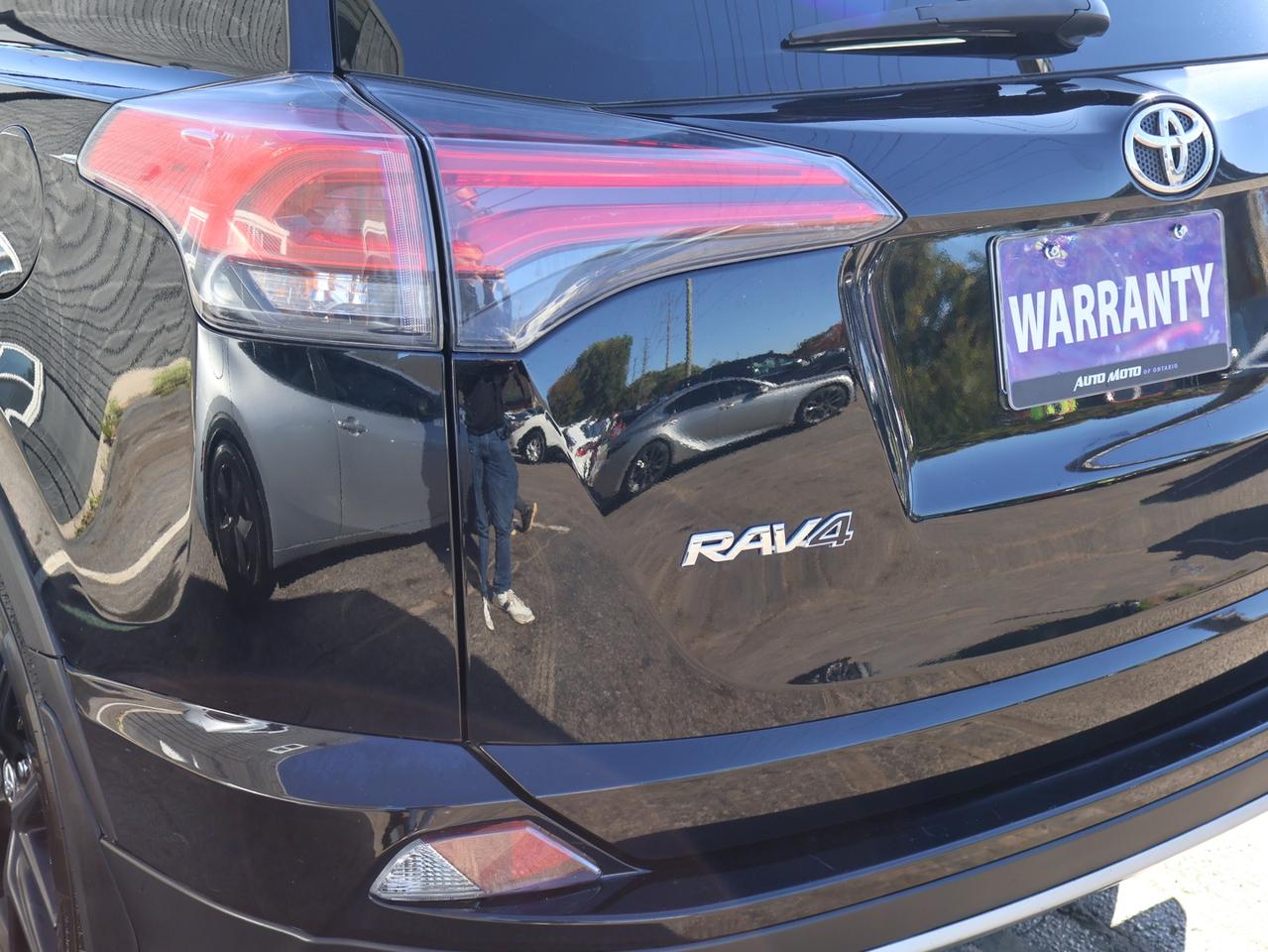 2018 Toyota RAV4 SE AWD CERTIFIED CAMERA NAV BLUETOOTH LEATHER HEATED SEATS SUNROOF CRUISE ALLOYS Photo