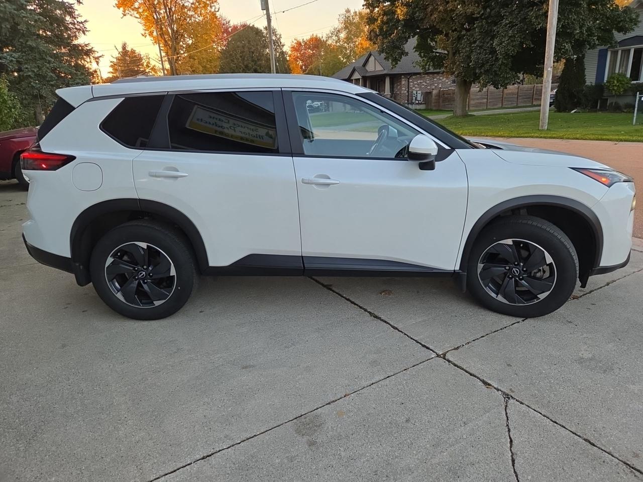 2024 Nissan Rogue SV MOONROOF Photo