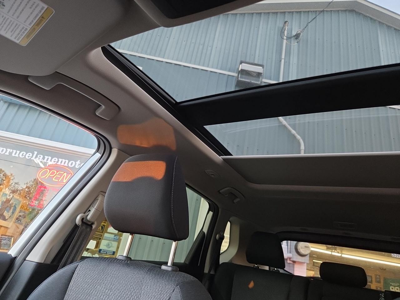 2024 Nissan Rogue SV MOONROOF Photo