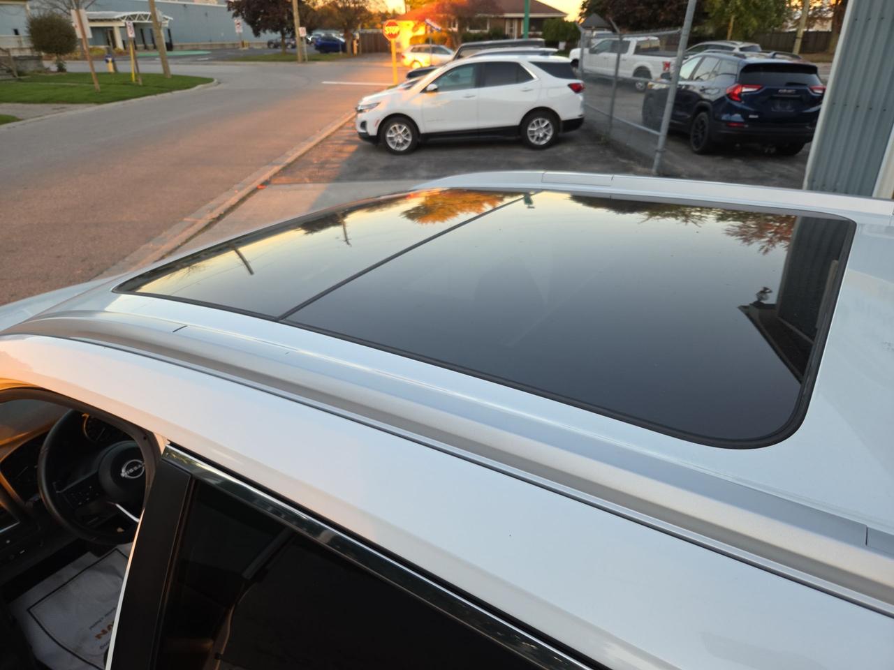 2024 Nissan Rogue SV MOONROOF Photo