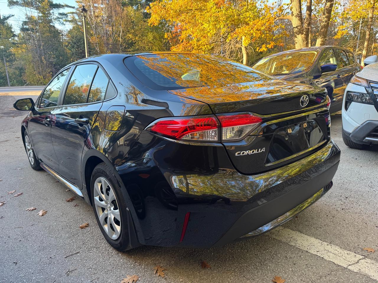 2022 Toyota Corolla LE Photo2