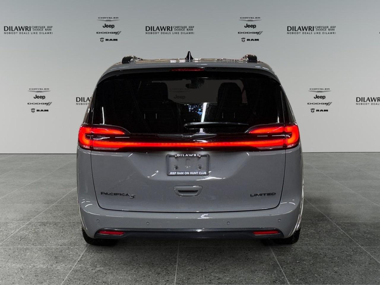 2025 Chrysler Pacifica Limited FWD Photo
