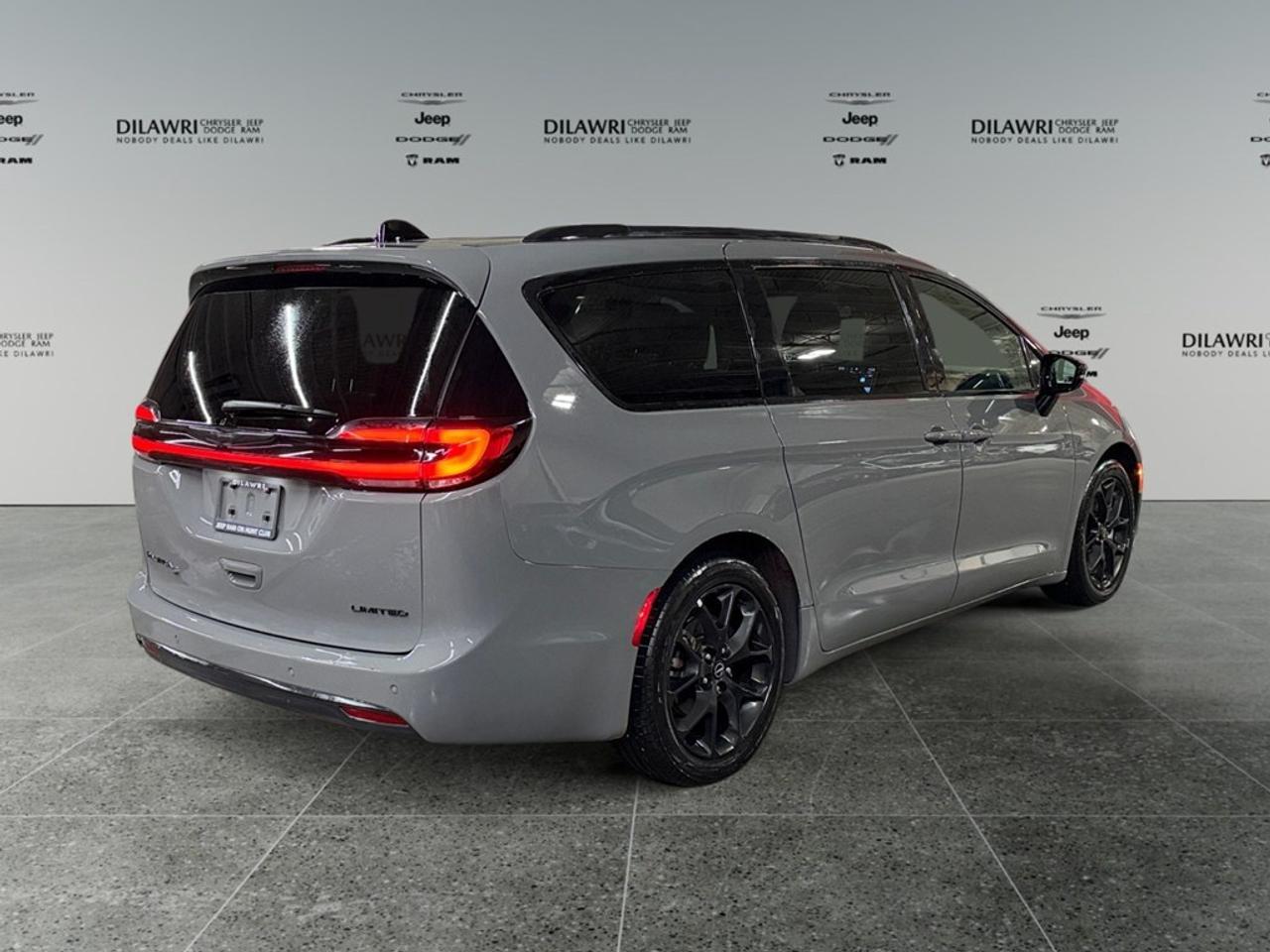 2025 Chrysler Pacifica Limited FWD Photo