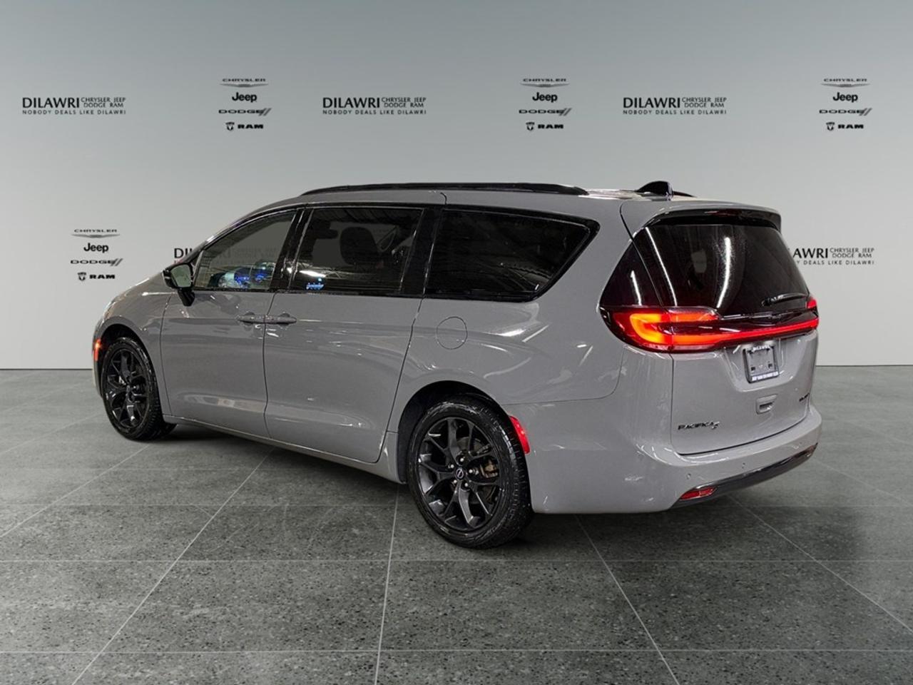 2025 Chrysler Pacifica Limited FWD Photo
