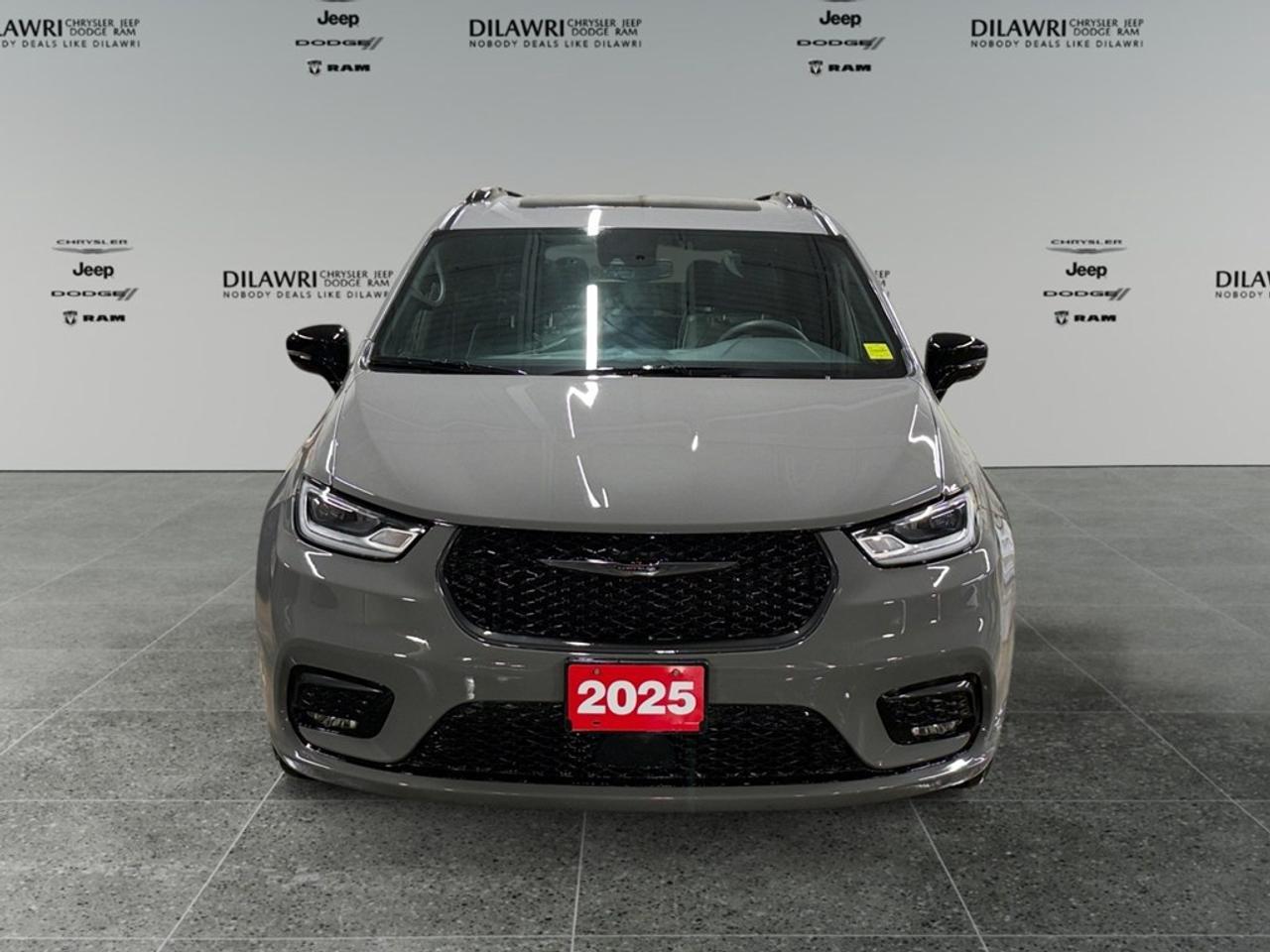 2025 Chrysler Pacifica Limited FWD Photo