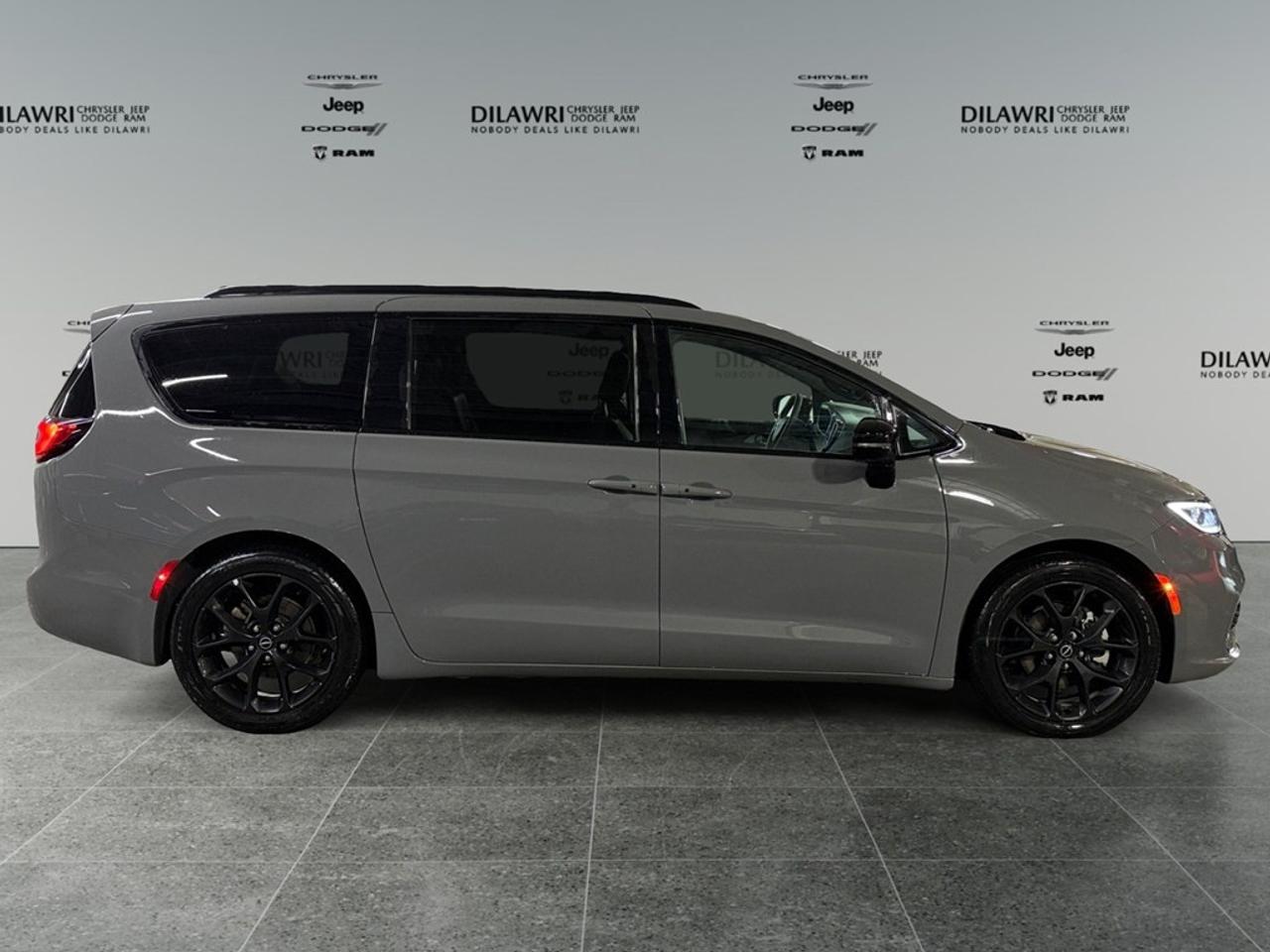 2025 Chrysler Pacifica Limited FWD Photo