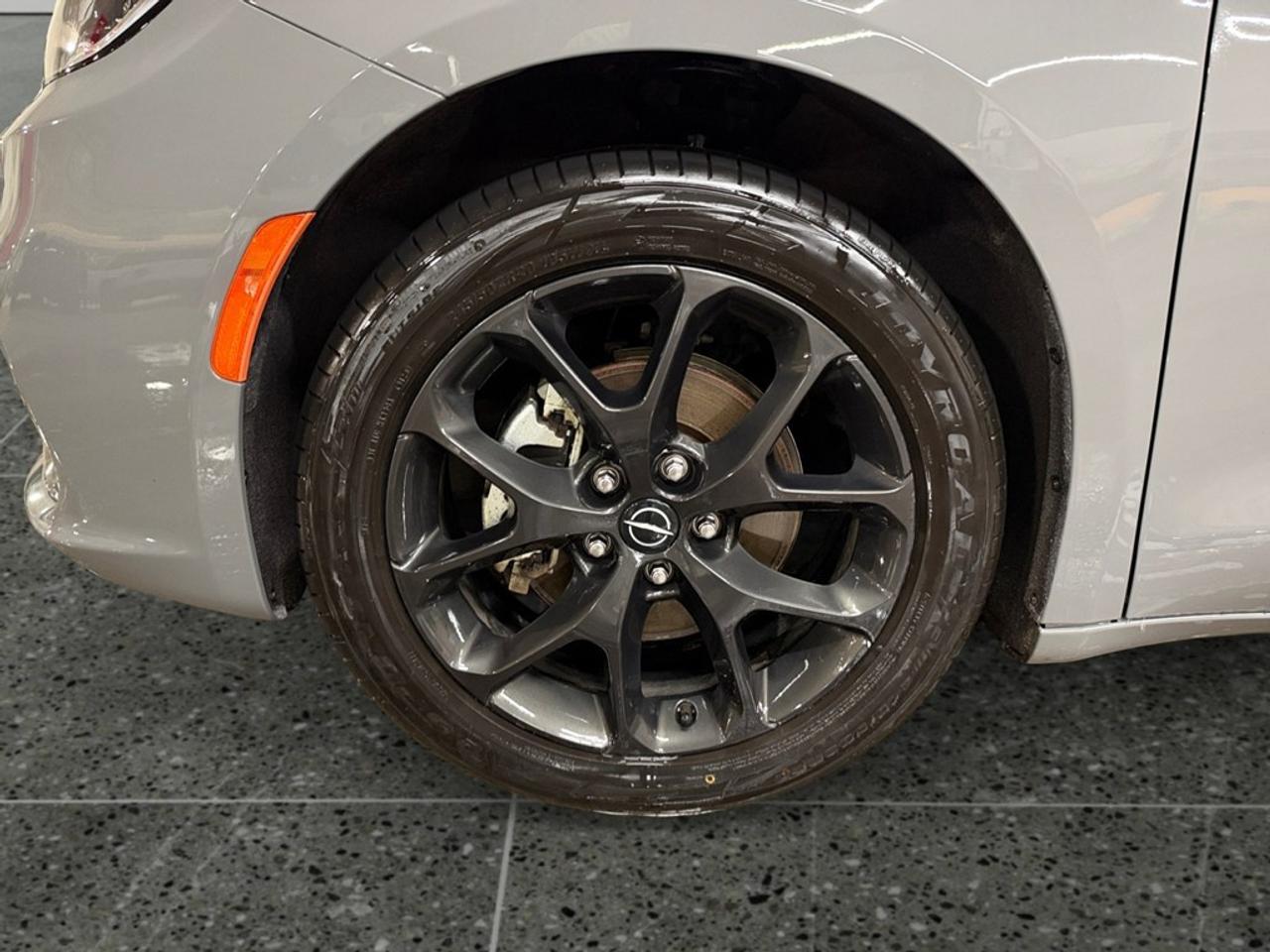 2025 Chrysler Pacifica Limited FWD Photo