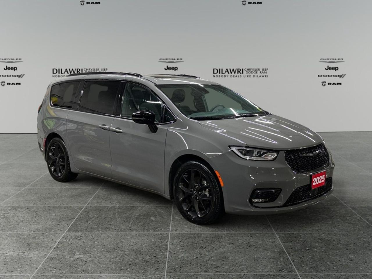 2025 Chrysler Pacifica Limited FWD Photo