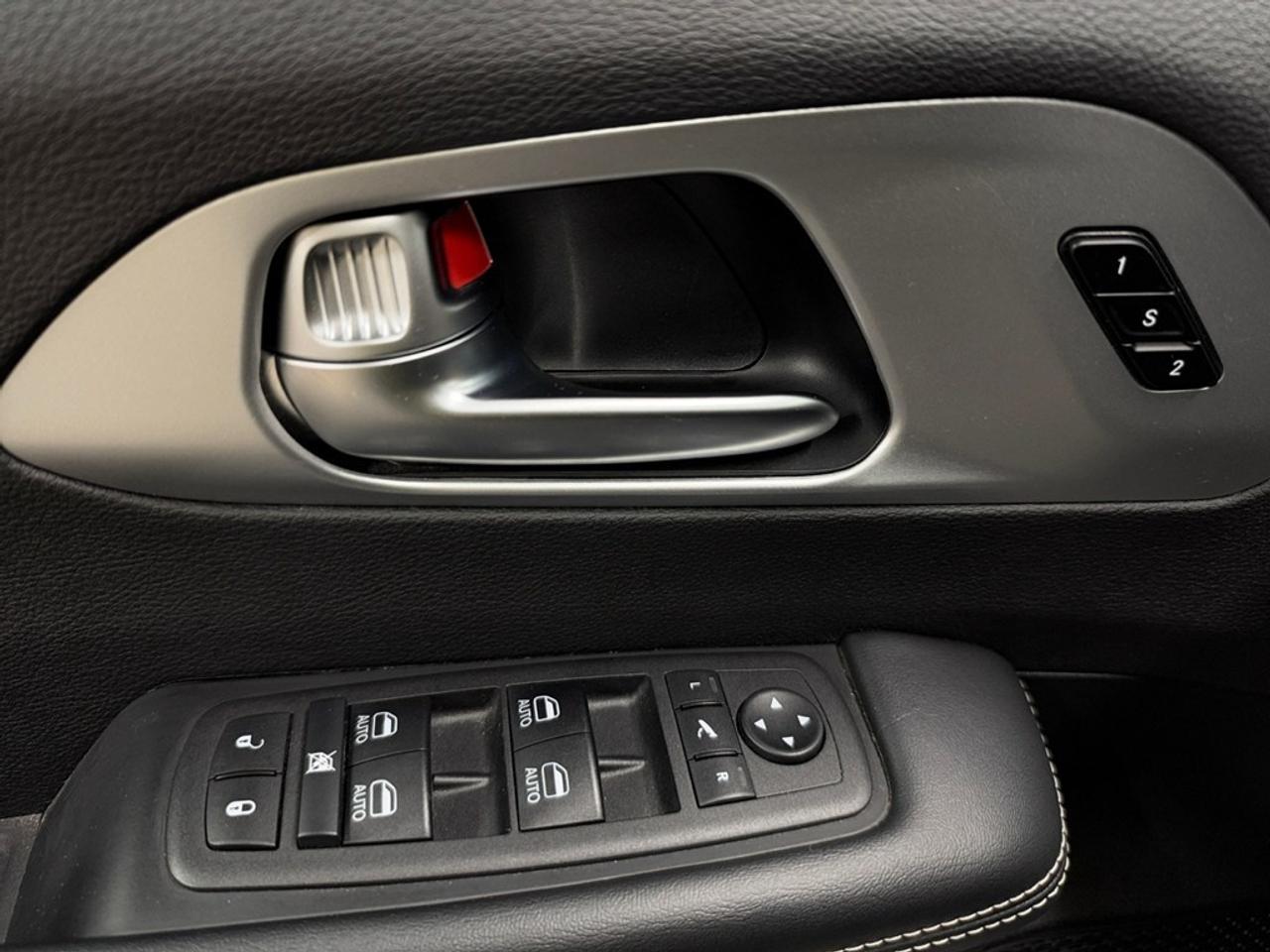 2025 Chrysler Pacifica Limited FWD Photo