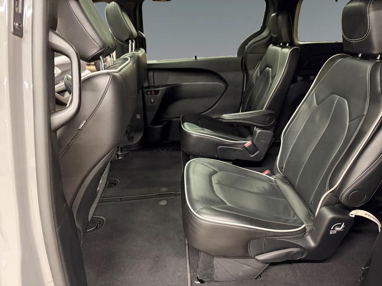 2025 Chrysler Pacifica Limited FWD Photo